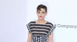 Herečka Kristen Stewart v kreácii z najnovšej kolekcie Chanel. 