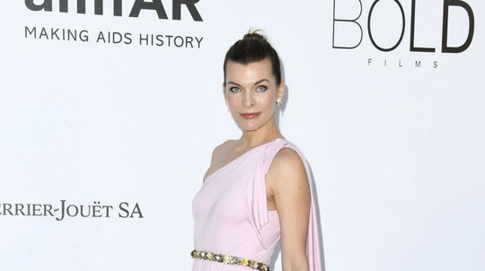 Herečka Milla Jovovich prišla na akciu amFAR v...