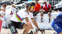 TV hity víkendu: Saganov finiš v Kalifornii, vyvrcholenie MS v hokeji i veľa futbalu