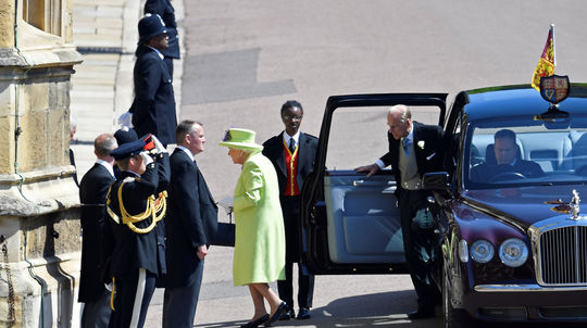 Kráľovná Alžbeta II. s manželom. 