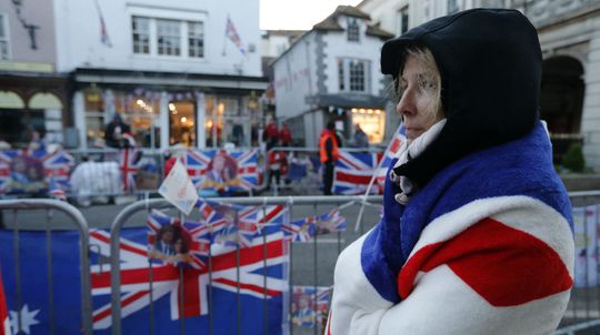 Fanúšikovia kráľovskej rodiny čakajú na veľký...
