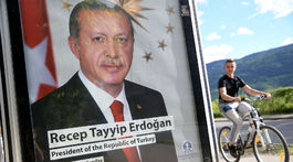 Erdogan v Sarajeve vyzval zahraničných Turkov na masívnu podporu vo voľbách