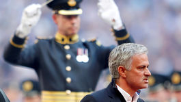 Napriek úspechu je Conteho osud neistý. Mourinho: Nevyhral lepší tím