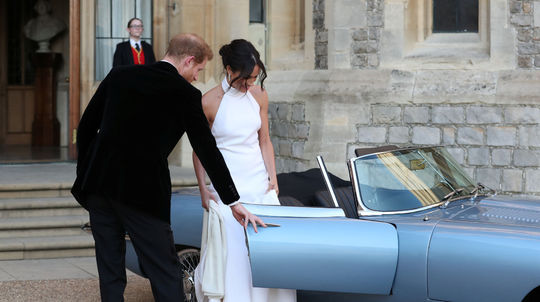 Meghan Markle a princ  Harry opúšťahú...