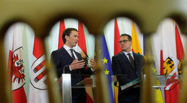 Rozdeľovanie migrantov nefunguje, lepšie bráňme hranice únie, vyzýva vicekancelár Strache