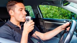 Toto všetko budeme musieť mať v autách povinne! Kto to zaplatí?