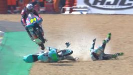 VIDEO: Český motocyklista ohromil svet. Bravúrne ustál prelet cez súpera