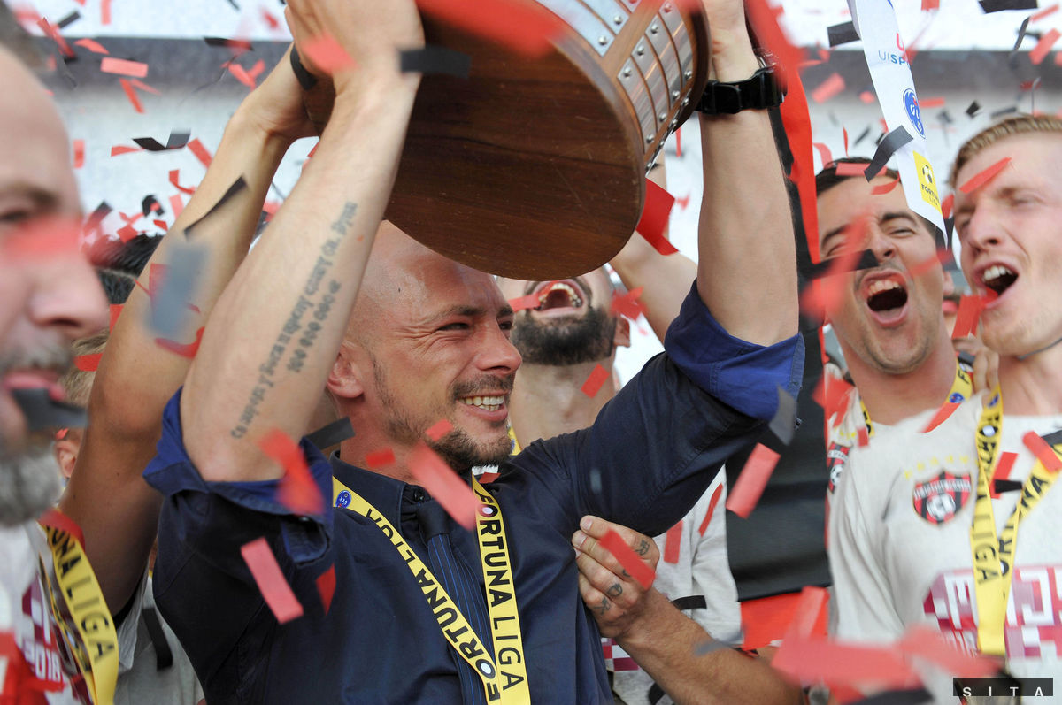 Nestor El Maestro s trofejou počas...