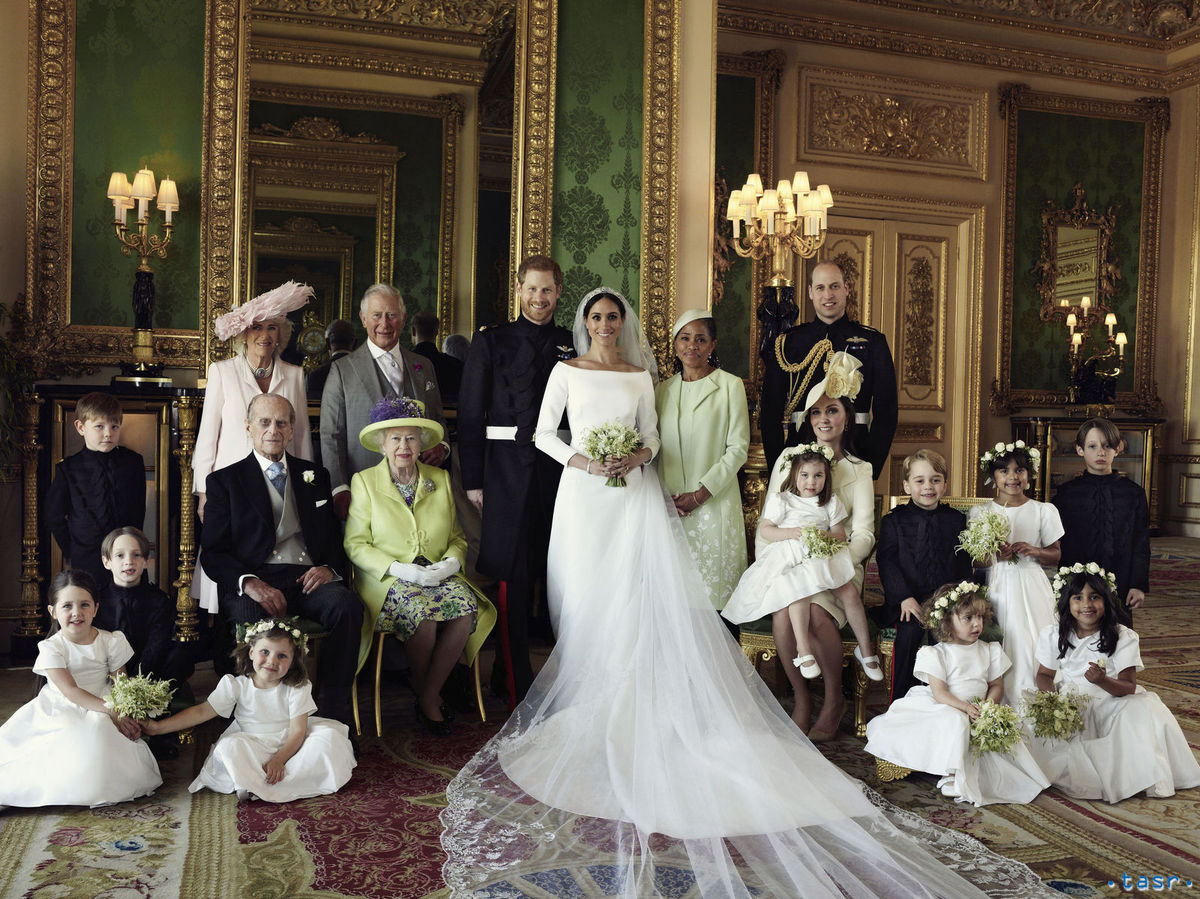 Oficiálna svadobná fotografia britského princa...