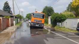 V bratislavskej Vrakuni sa prepadla cesta pre haváriu potrubia