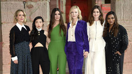 Sarah Paulson, Awkwafina, Sandra Bullock, Cate Blanchett, Anne Hathaway a Mindy Kaling 