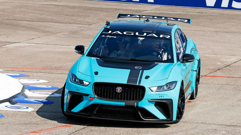 Jaguar I-Pace eTrophy vychádza zo sériového...