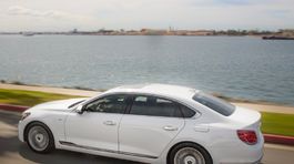 Kia-K900-2019-1024-0a