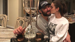 VIDEO: Dotyk trofeje prinesie smolu? Nezmysel, Ovečkin si ju odviezol domov 