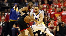 Obhajca titulu je na pokraji vyradenia. Houston má finálový mečbal