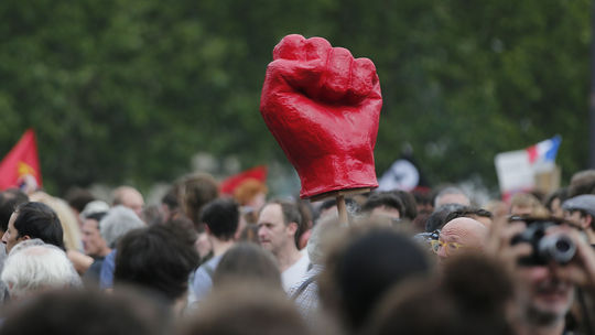 Desaťtisíce ľudí vo Francúzsku protestovali proti reformám prezidenta Macrona