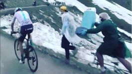 VIDEO: Recesia po taliansky. Frooma naháňali s obrím inhalátorom