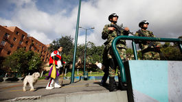 Kolumbijčania si volia nového prezidenta, vystrieda oceňovaného Santosa