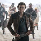 Alden Ehrenreich stvárňuje hrdinu Han Sola vo filme Solo: A Star Wars Story.