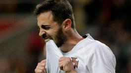 Portugalci bez Ronalda neudržali náskok, gól Balotelliho pri debute Manciniho