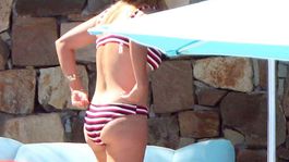 Celulitída? Pozrite sa na zadoček 40-ničky Witherspoonovej