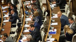 Politici chcú z potratov vytĺkať body 