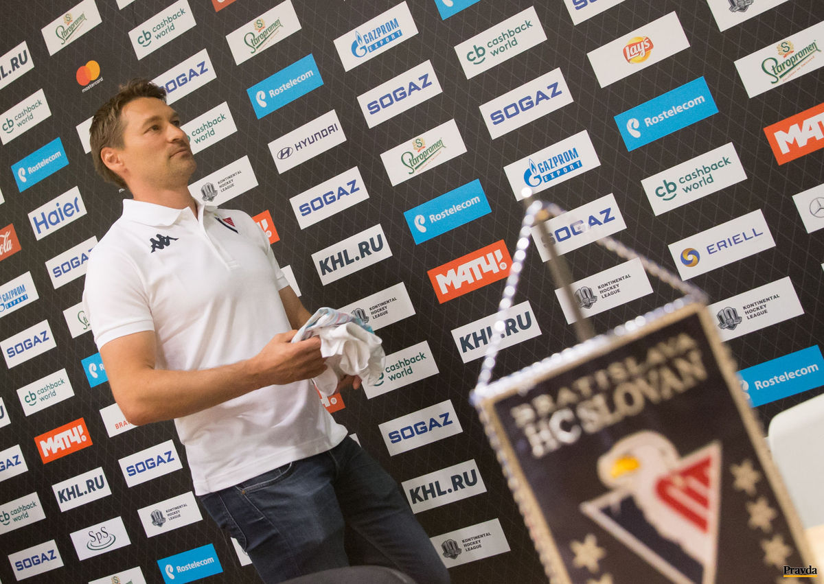 Novým trénerom HC Slovan Bratislava sa stal...