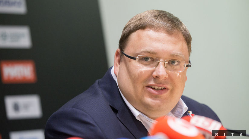 Člen predstavenstva klubu HC Slovan Juraj Široký.