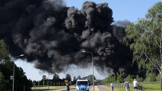 V nemeckom Rostocku horí v areále firmy na likvidáciu odpadu