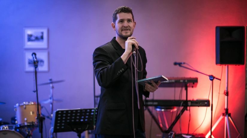 Juraj Šimkovič počas krstu svojej knihy s...