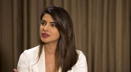 Je to poriadny šuter! Krásna Chopra sa pochválila zásnubným prsteňom