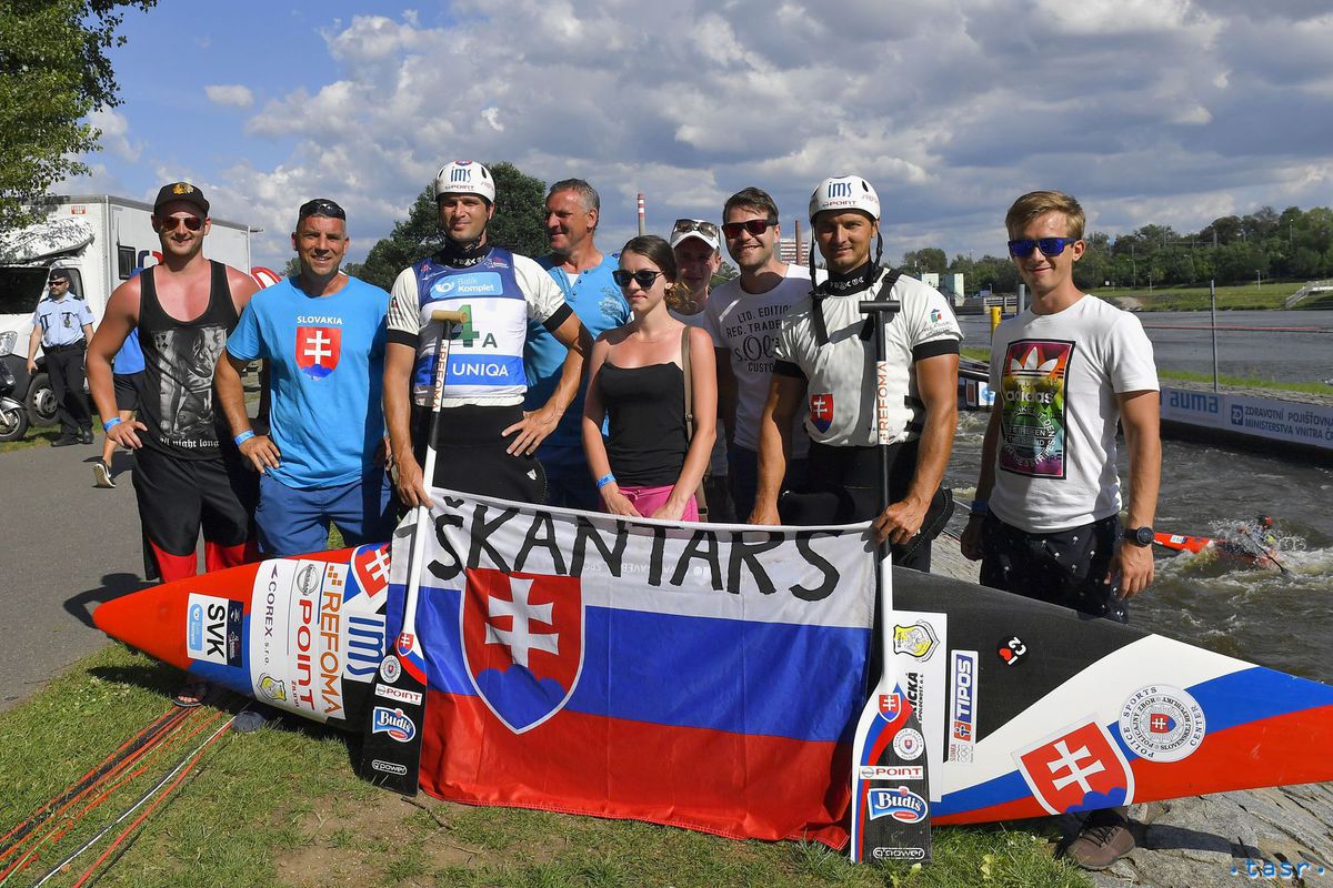 Slovenskí pretekári kategórie C2 Ladislav...