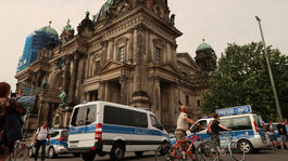 Policajt postrelil v Berlínskej katedrále Rakúšana, ktorý vytiahol nôž