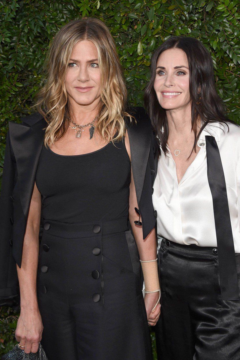 Jennifer Aniston (vľavo) a Courteney Cox na...
