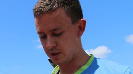 Vzácny úkaz – mladý inžinier po promócii začal pracovať na farme 