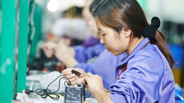 Mozgy čínskych zamestnancov pod kontrolou snímačov