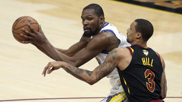 Skvelé tretie finále NBA rozhodol nezastaviteľný Durant