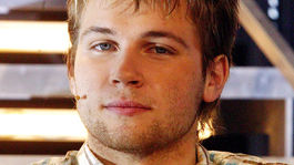 Spevák Tomáš Bezdeda na zábere z roku 2004...