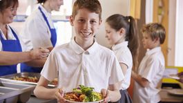  Analýza: Obedy v školách zdarma pocíti stredná vrstva a chudobní