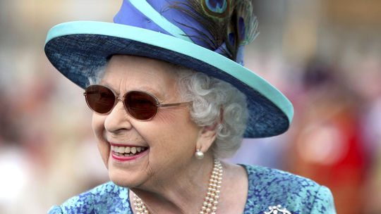 Britská kráľovná Alžbeta II. oslávila oficiálne 92. narodeniny