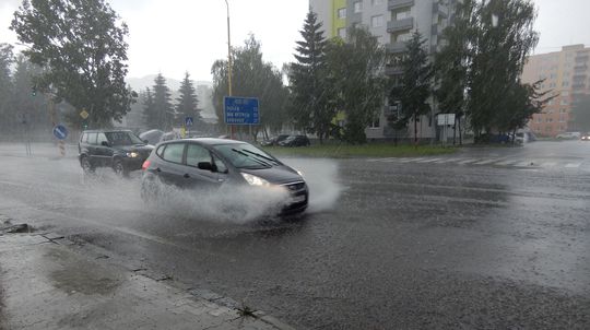 Viaceré cesty v Žilinskom kraji sú zaplavené alebo neprejazdné
