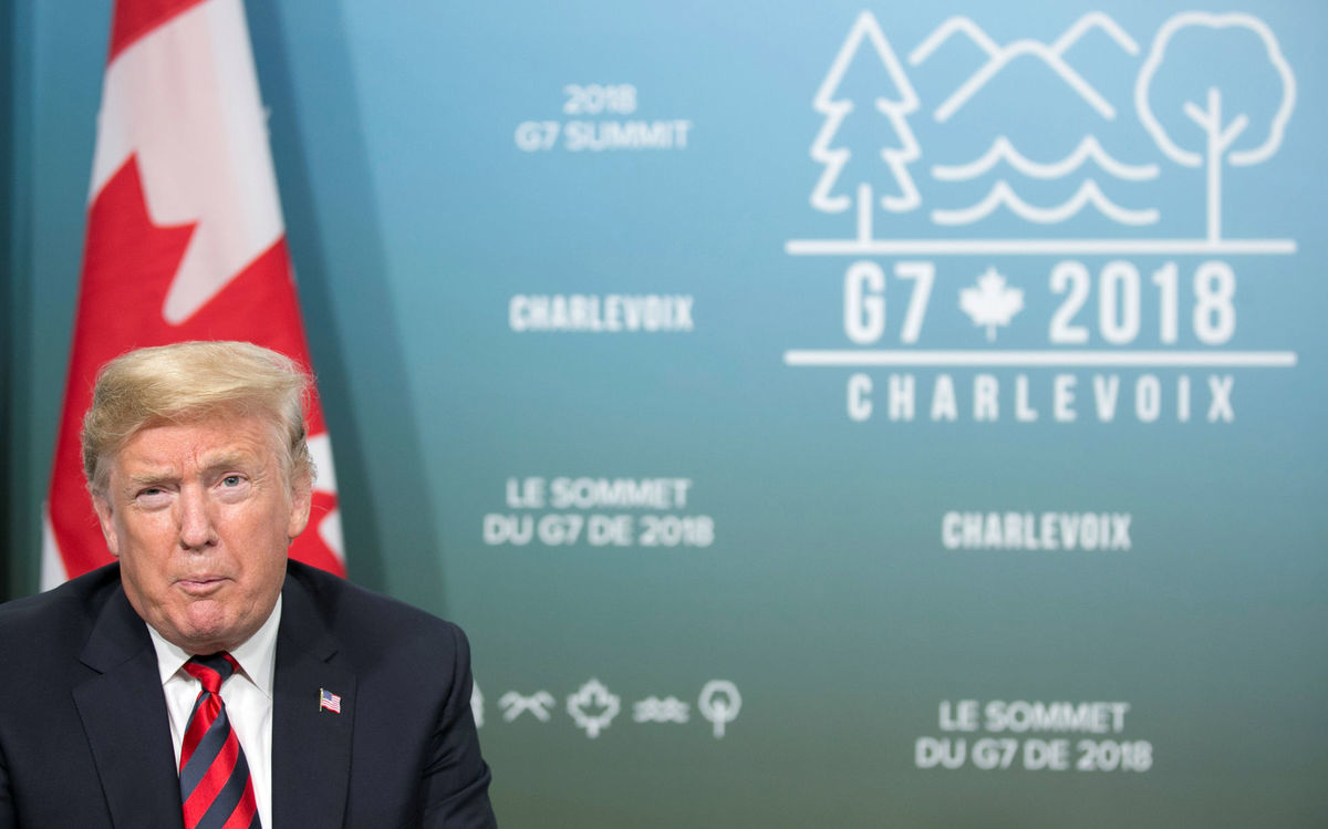 Donald Trump pod kanadaskou vlajkou na...
