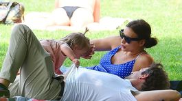 Najmilší záber, aký kedy mala! Ruská kráska v parku s tými najbližšími