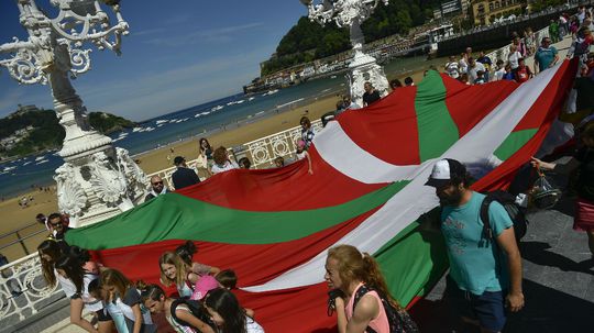 Baskovia vytvorili vyše 200-kilometrovú ľudskú reťaz za nezávislosť