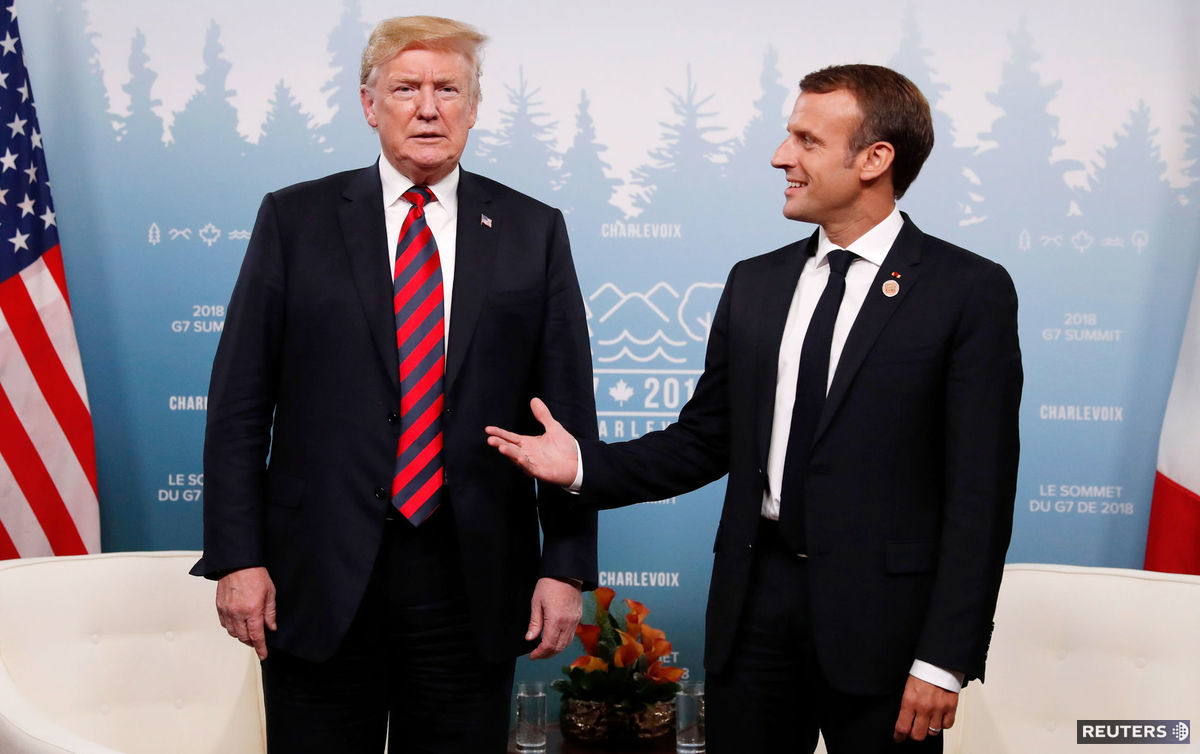 Americký prezident Donald Trump (vľavo) a...