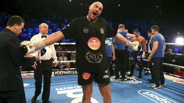 Tyson Fury po 925 dňoch späť v ringu, proti 'krpcovi' Seferimu sa predvádzal