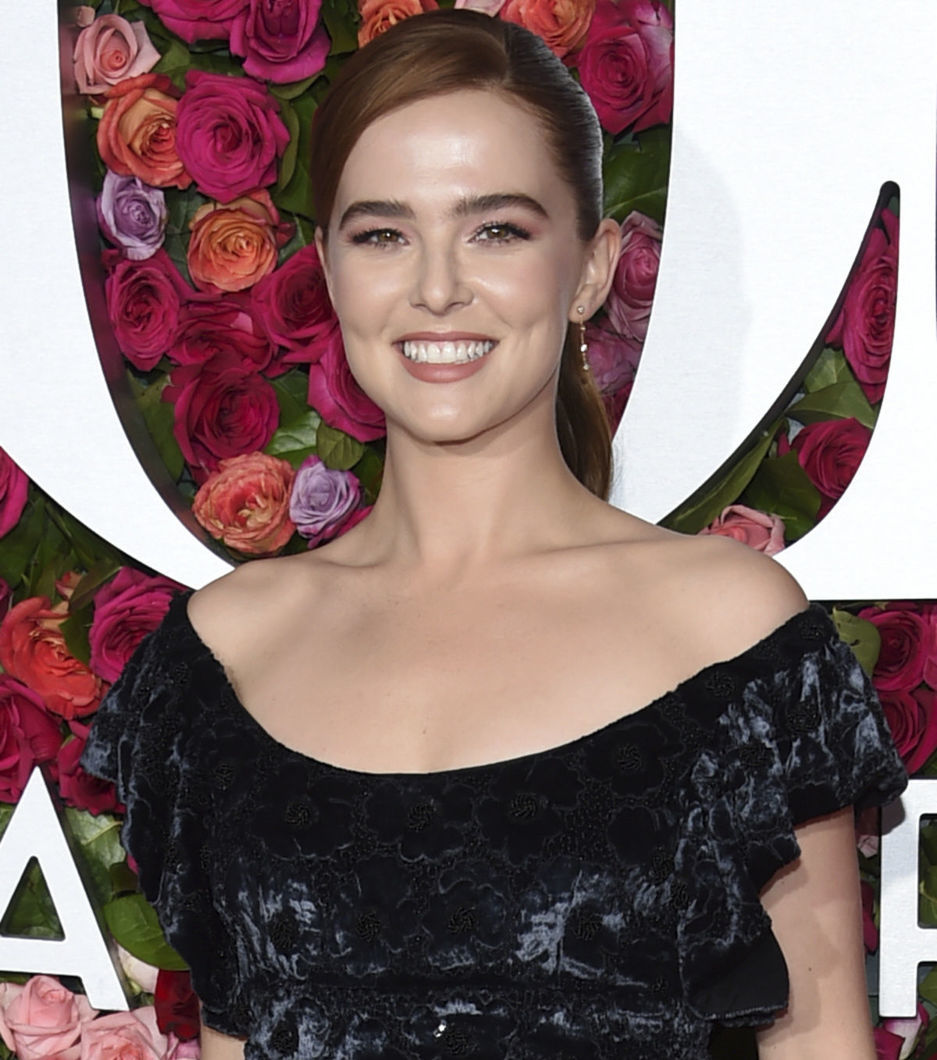 Herečka Zoey Deutch na vyhlásení cien Tony.