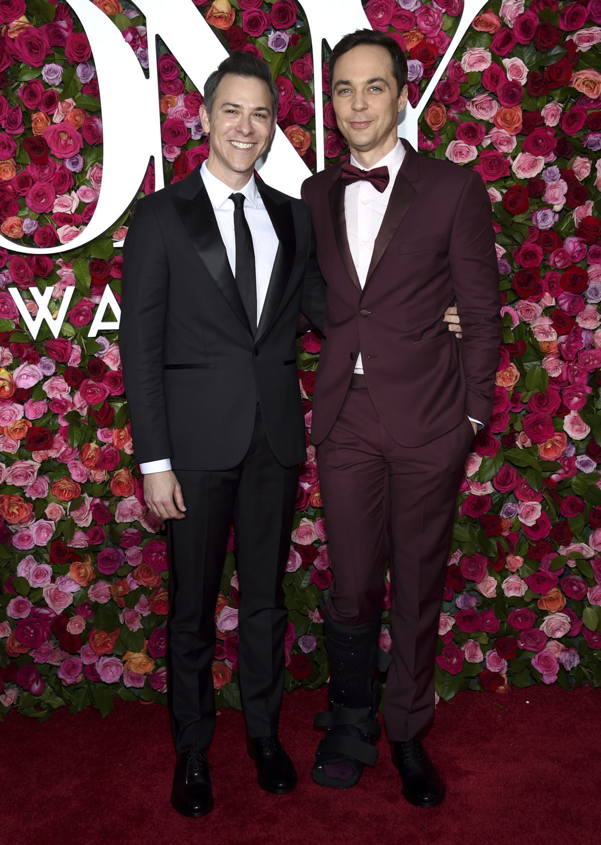 Manželia Todd Spiewak (vľavo) a Jim Parsons...