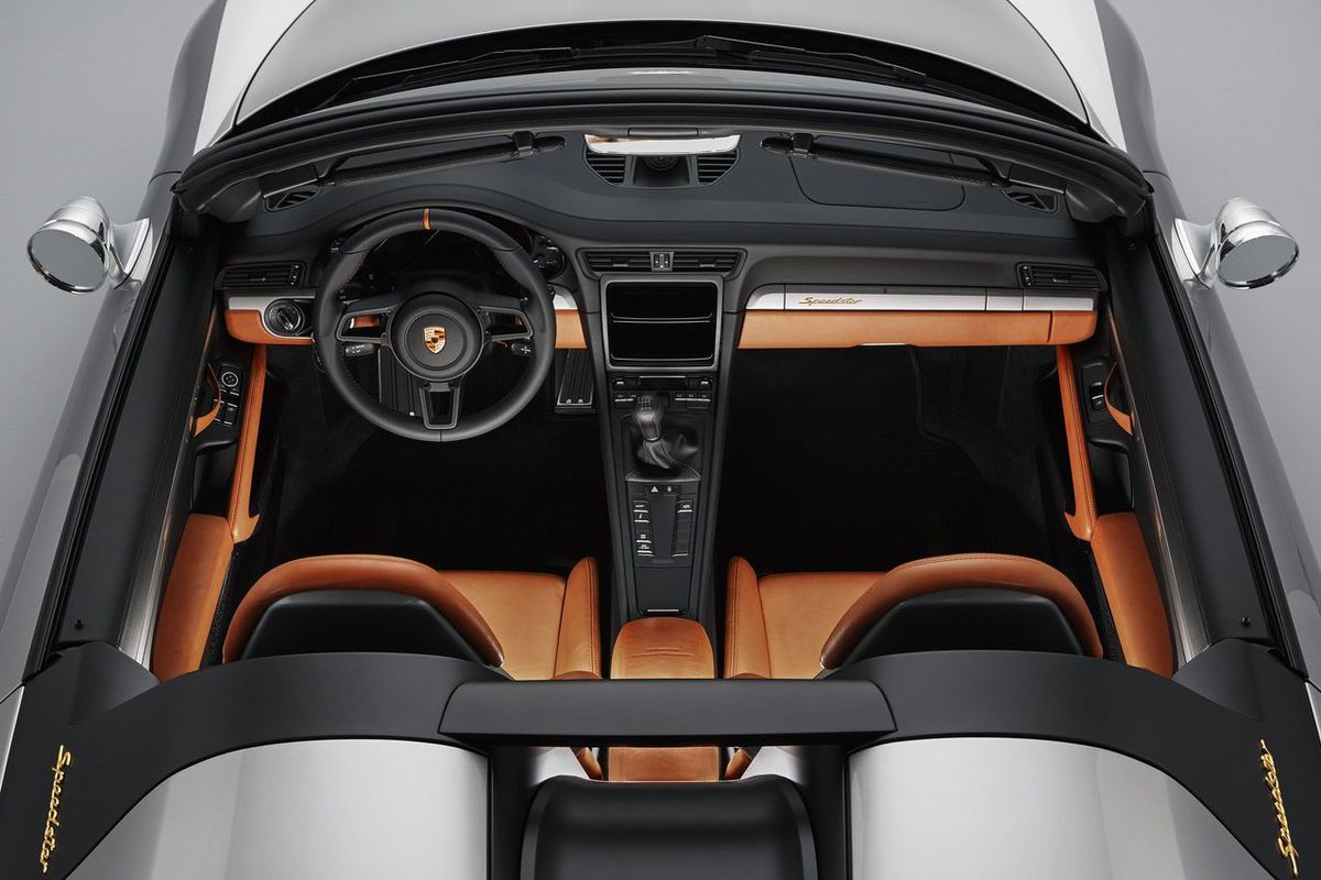 Interiér je zariadený veľmi sparťansky. Chýba...