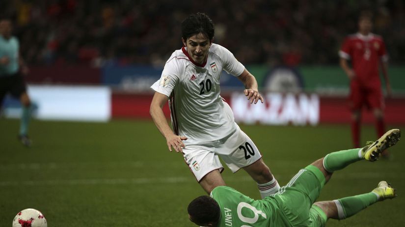 Sardar Azmoun (23) v iránskom drese.